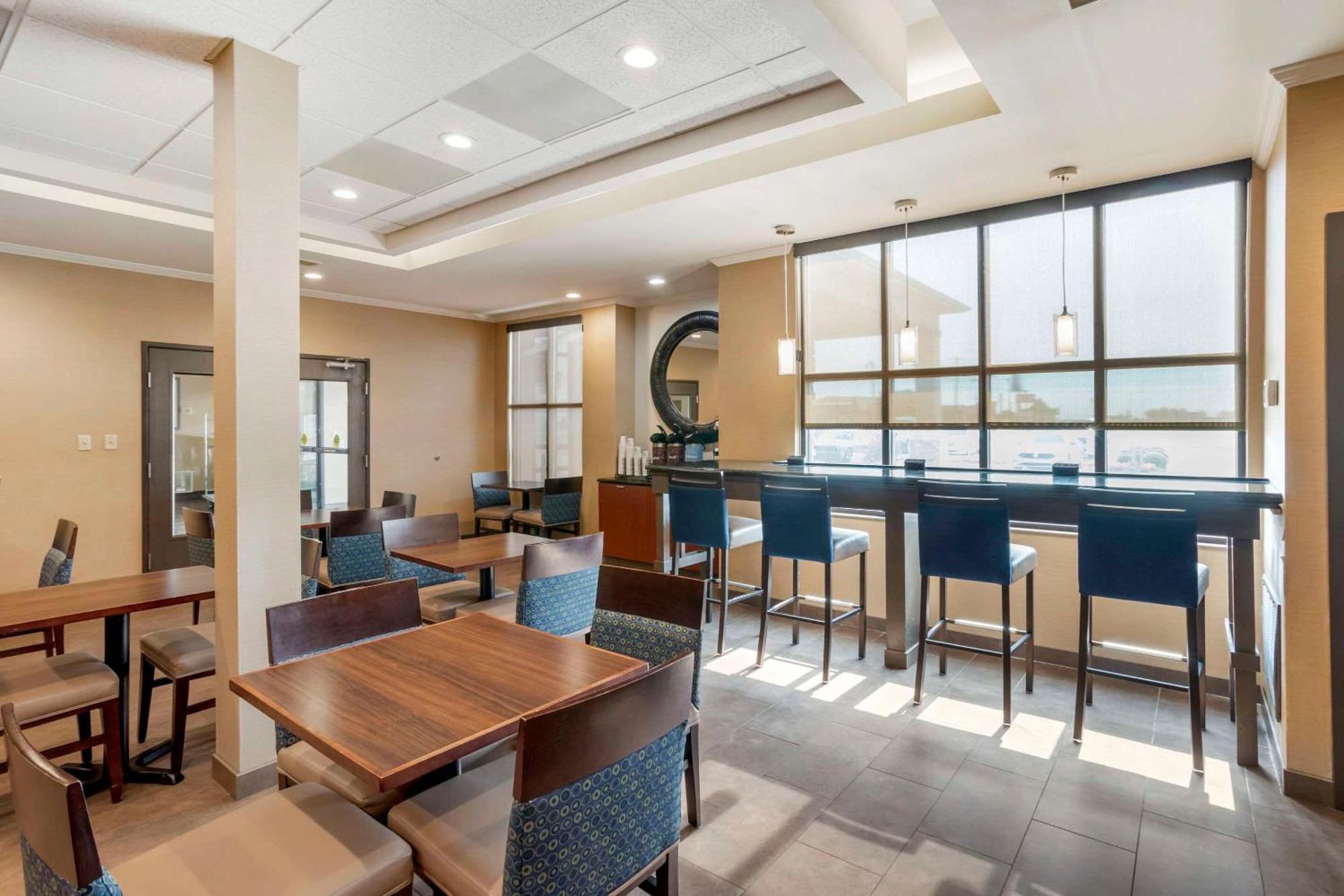 Comfort Inn & Suites Блайтвилл Экстерьер фото